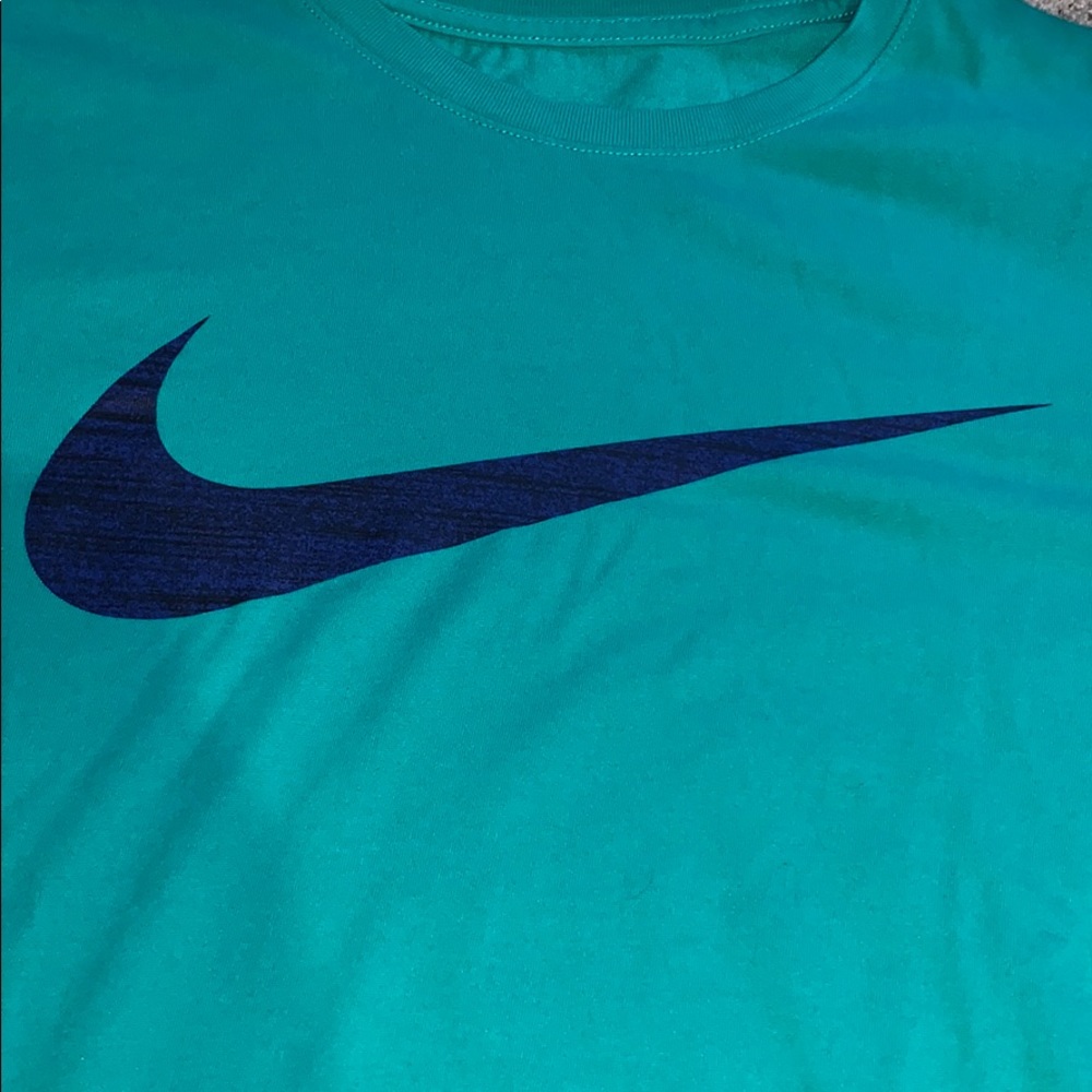 Nike Dri-Fit Tee - Picture 3 of 4